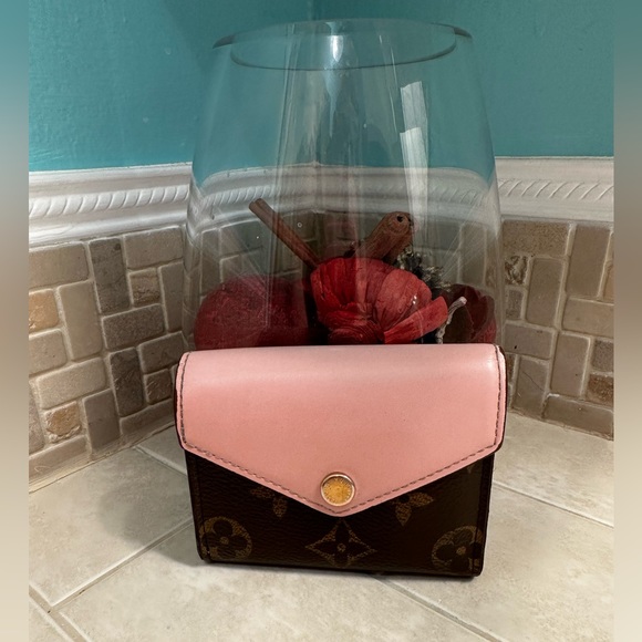 Louis Vuitton Handbags - Louis Vuitton Zoe Wallet!